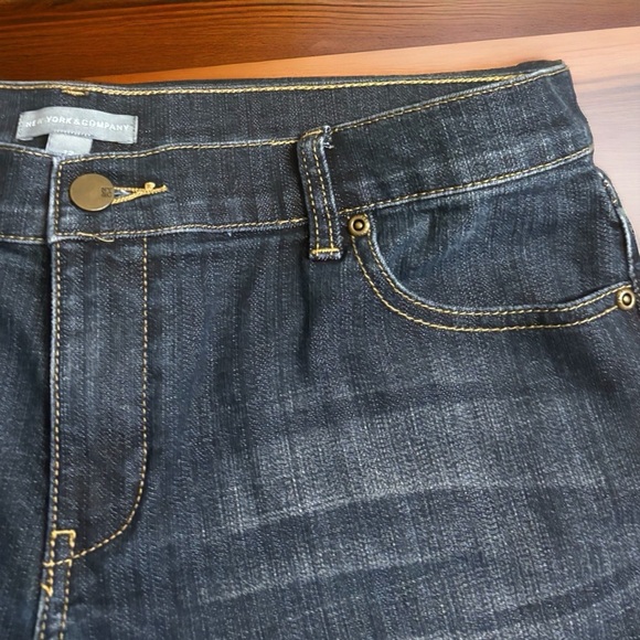 New York & Company Women's Size 12 Dark Wash Denim Shorts 4" Inseam. Jean Shorts - Picture 4 of 4